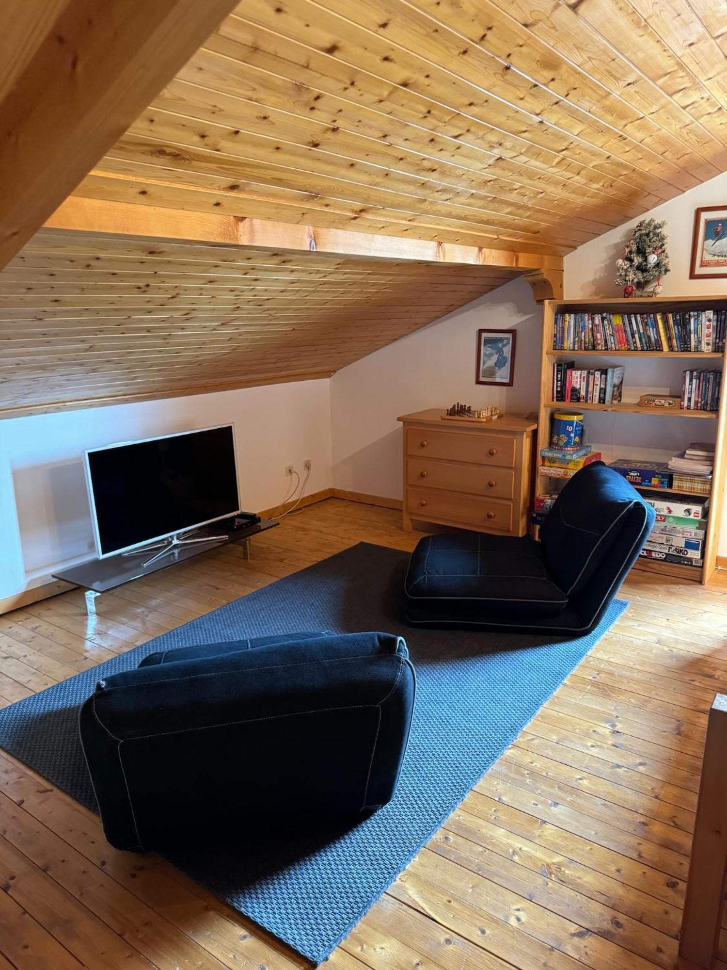 Charming, Cosy Nestled In A Breathtaking Surrounding With Spectacular, Stunning Mountain Views
