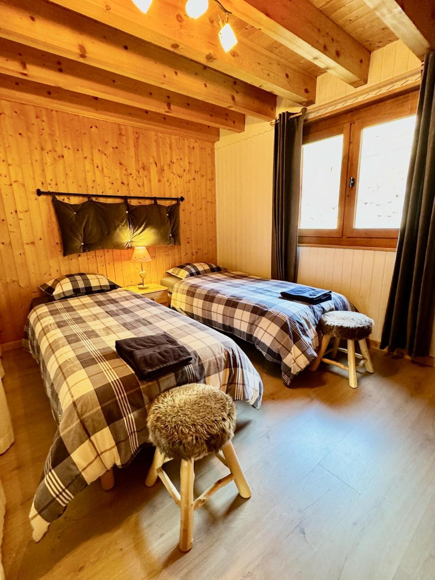 Charming, Cosy Nestled In A Breathtaking Surrounding With Spectacular, Stunning Mountain Views