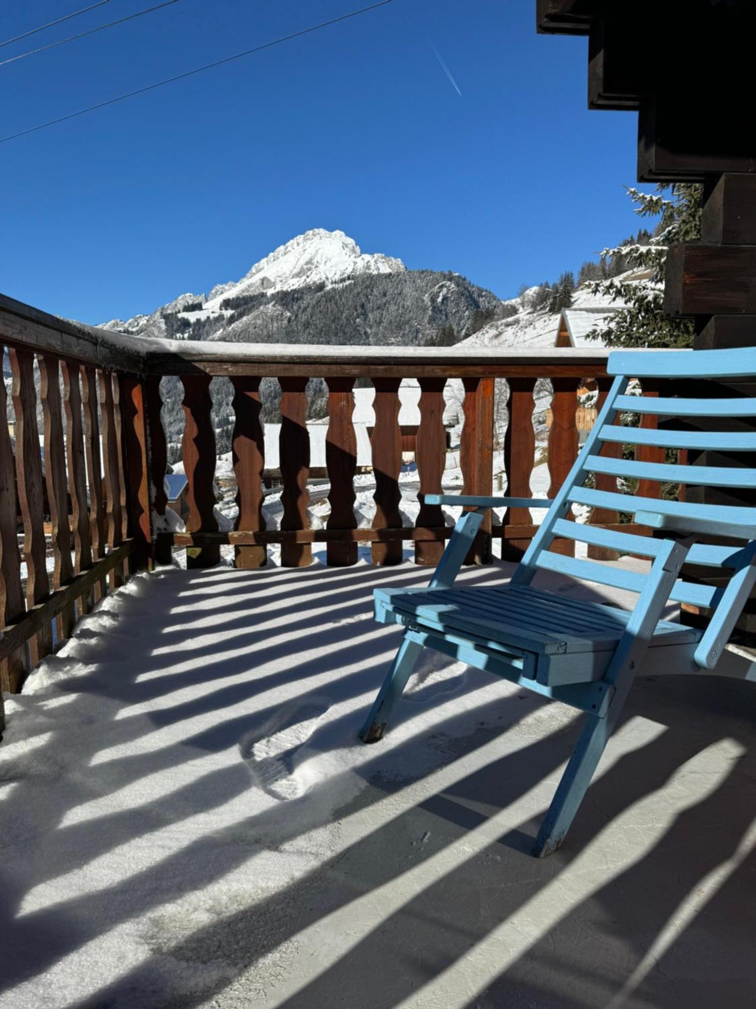 Charming, Cosy Nestled In A Breathtaking Surrounding With Spectacular, Stunning Mountain Views *