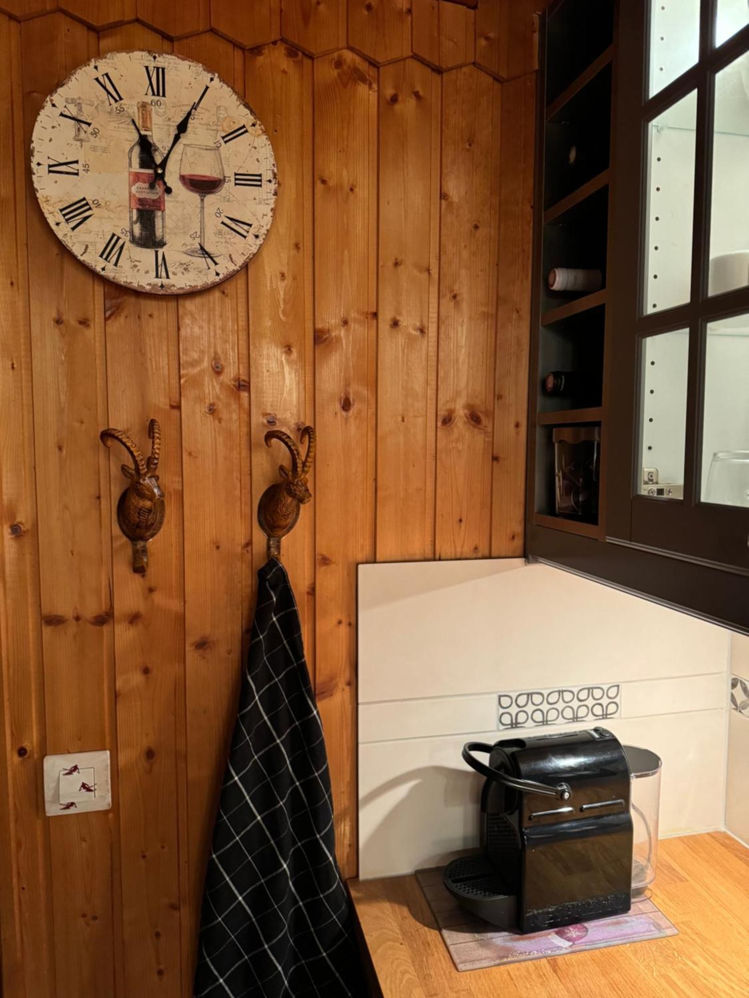 Charming, Cosy Nestled In A Breathtaking Surrounding With Spectacular, Stunning Mountain Views *